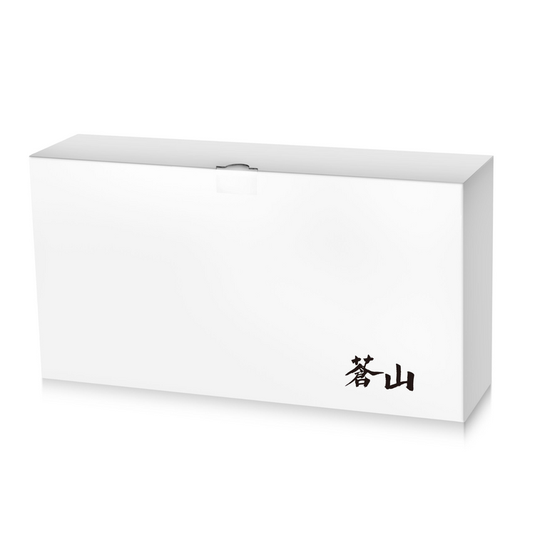 White rectangular box with a small tab closure and black Asian characters on the lower right corner.